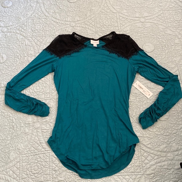 Bisou Bisou Tops - Top - new listing, details to come